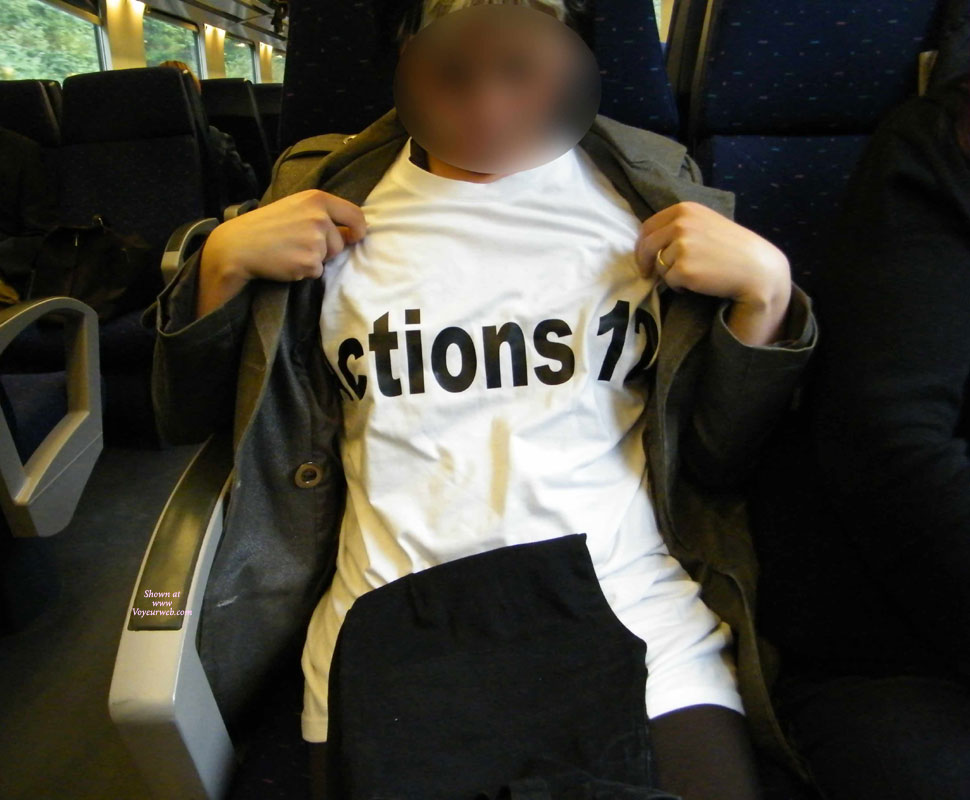 Pic #1 Actions 12 (Dans Le Train)