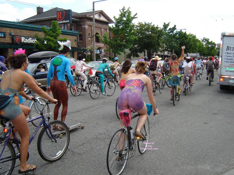 Pic #1 Nude Bicyclists 3