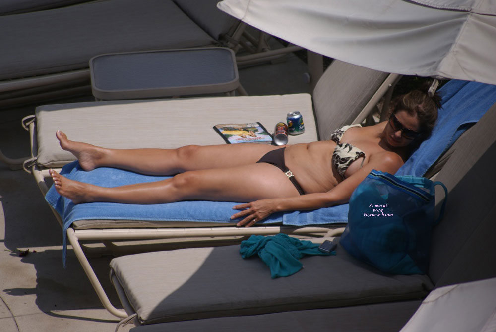 Pic #1 Hot Latin Milf Sunbath