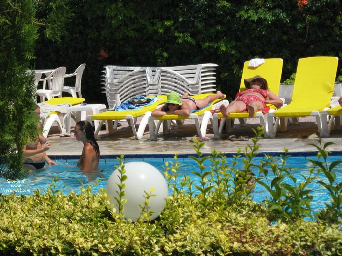 Pic #1 Sweden Girls On Pool, Kalkidiki, Greece Part 1