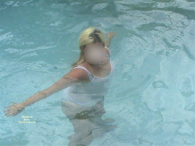 Pic #1 Wife In The Pool