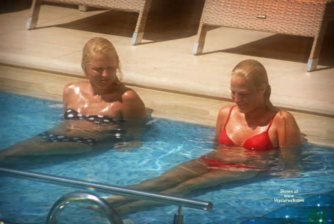 Pic #1 Qute Girls By Swimmingpool=)