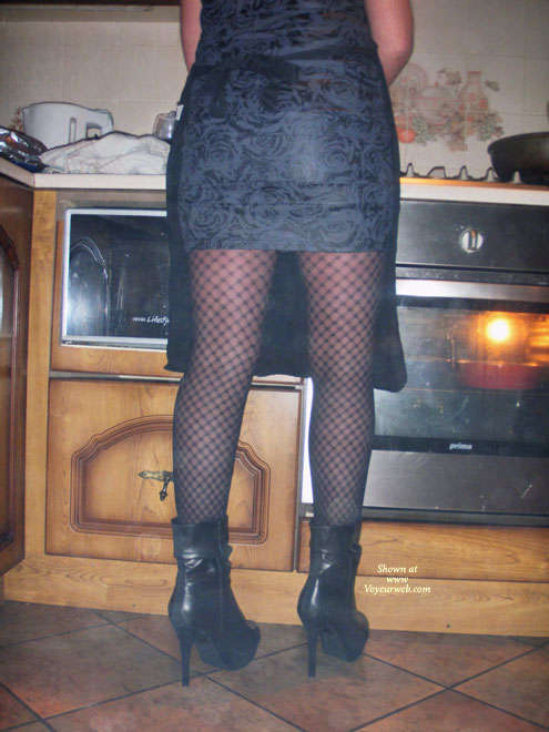 Pic #1 NY Cooking In Pantyhose