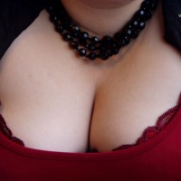 Pic #1 Her Marvelous Cleavage