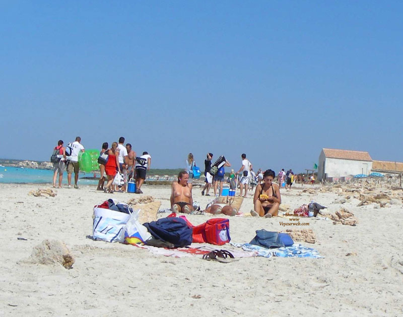 Pic #1 Topless Amateur:&nbsp;Mallorca Beach: 3 Girls