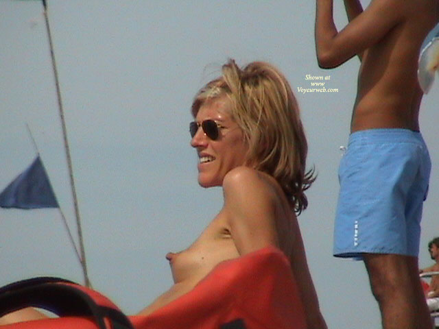 Pic #1 Topless :&nbsp;Pufy Beach