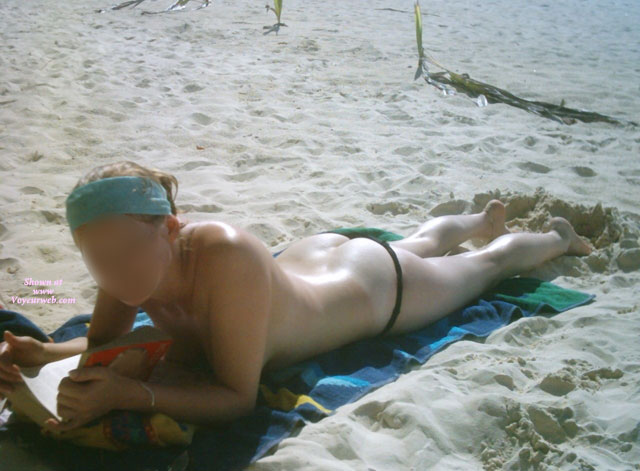 Pic #1 Nude Wife:&nbsp;Beach