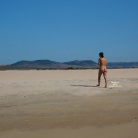 Beach Voyeur:&nbsp;Girl On Beach