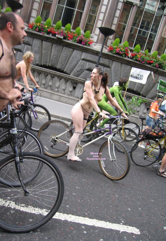 Pic #1 Street Voyeur:&nbsp;Nude Bike Ride - Sexiest Girl To Ride A Bike