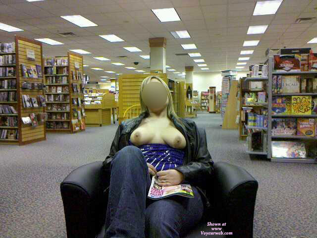 Pic #1 Topless Wife:&nbsp;Day At The Park And Libary