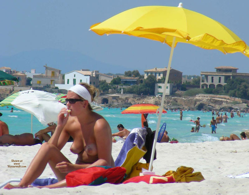 Pic #1 Beach Voyeur:&nbsp;Mallorca: Pretty Tits