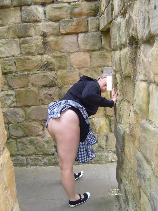 Pic #1 Pantieless Wife:&nbsp;A Day Out