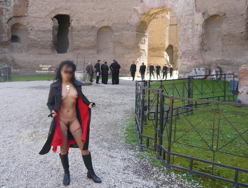 Pic #1 Nude Wife:&nbsp;Trip To Roma