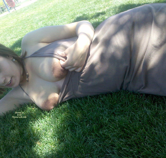 Pic #1 Topless Girlfriend:&nbsp;At The Park