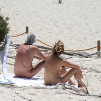 Beach Voyeur:&nbsp;Exhibitionist Couple