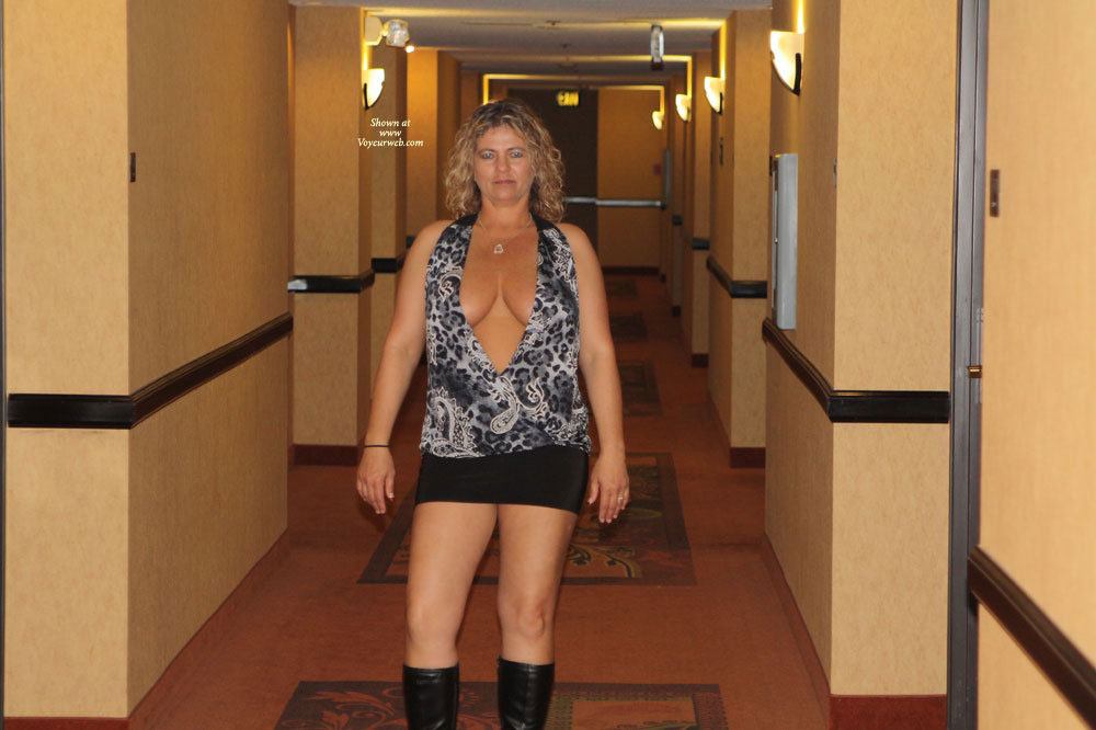 Pic #1 Nude Me on heels:&nbsp;Ca Flasher Visits Vegas