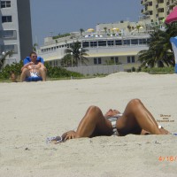 Beach Voyeur:&nbsp;Beach Crotch Shots