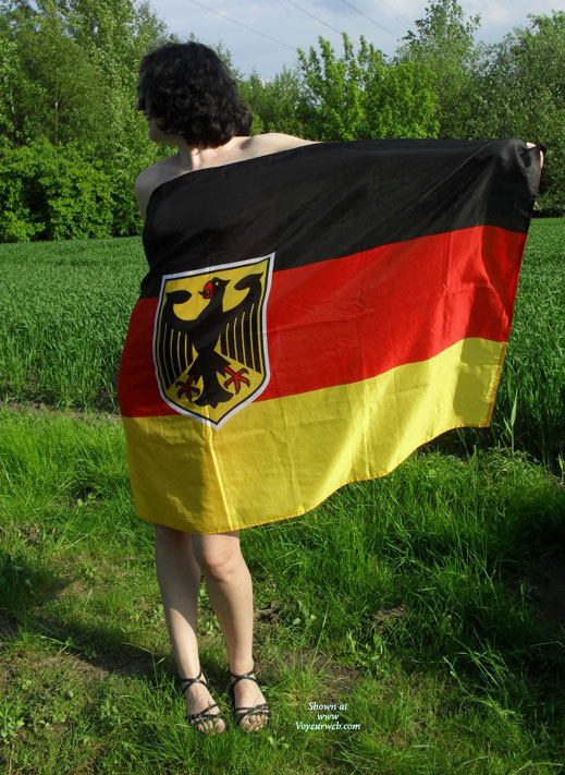 Pic #1 Nude Me on heels:&nbsp;*SP Soana Waves Her Flag For Germany