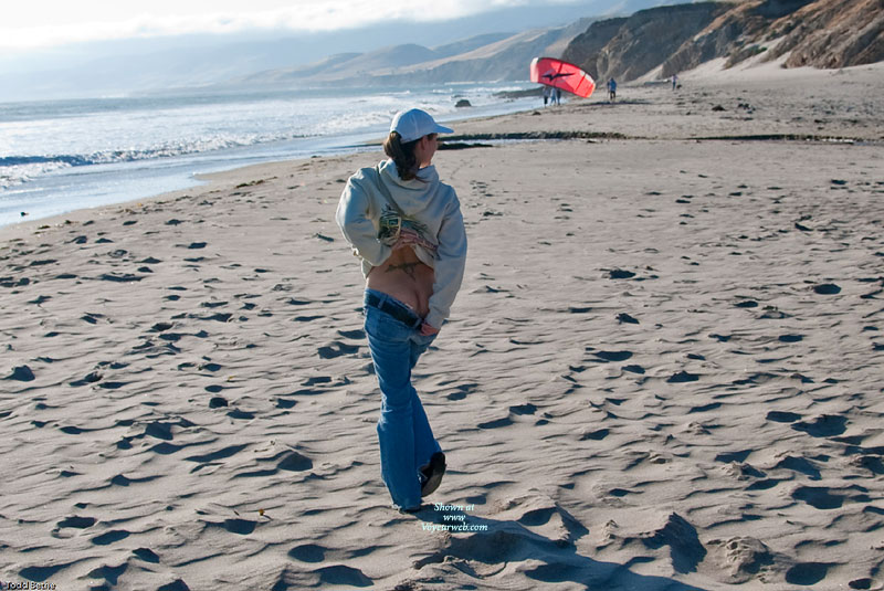 Pic #1 Nude Girlfriend:&nbsp;*SP 1st Submission - Heather At The Beach