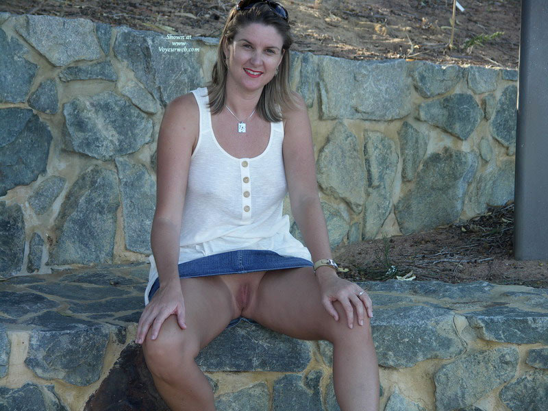 Pic #1 Wife upskirt:&nbsp;*UM Kings Park