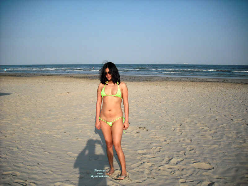 Pic #1 Topless Wife:&nbsp;*SP Indian Wife In Lime Bikini