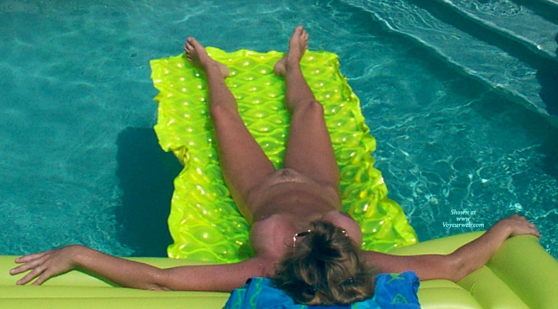 Pic #1 Nude Wife:&nbsp;*SP Pool Time