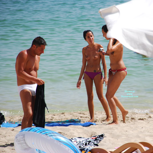 Pic #1 Beach Voyeur:&nbsp;More Friends