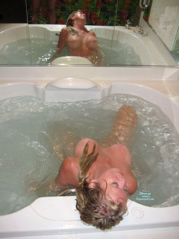 Pic #1 Nude Wife Fun In The Tub