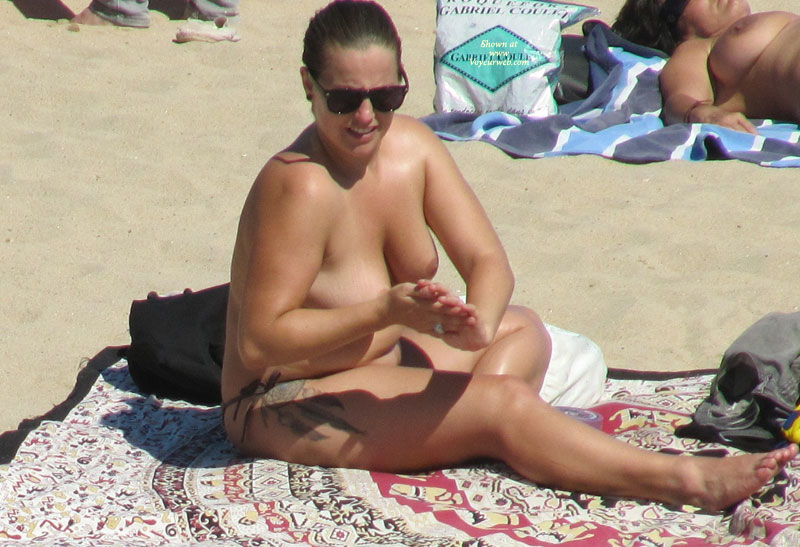 Pic #1 Beach Voyeur:&nbsp;Beach Voyeur: Big Women, Topless And Nude