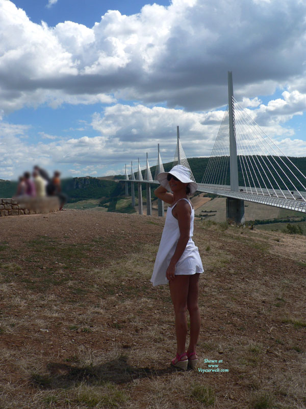 Pic #1 Pantieless Amateur:&nbsp;*PL Kaline At Millau's Viaduc