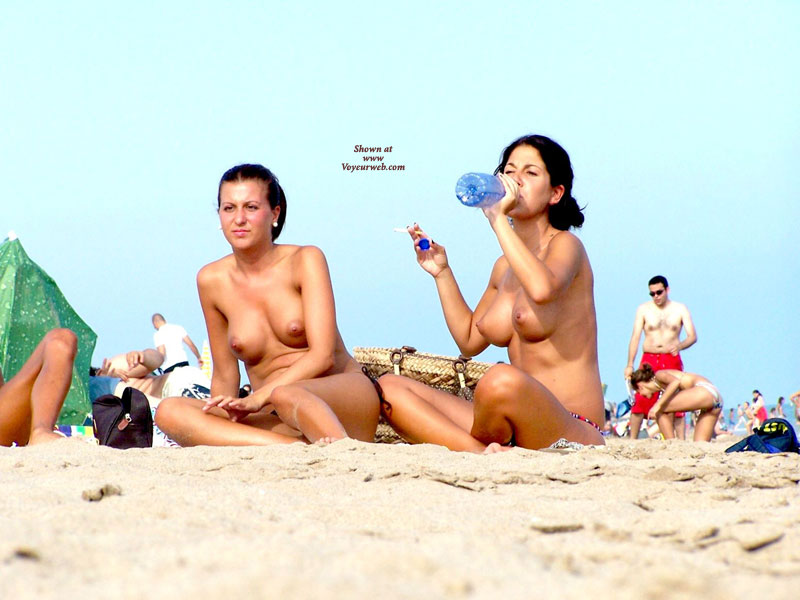 Pic #1 Beach Voyeur:&nbsp;2 Nice Friends