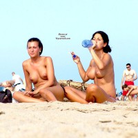 Pic #1 Beach Voyeur:&nbsp;2 Nice Friends