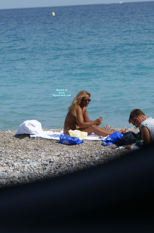 Pic #1 Topless Amateur:&nbsp;Plage