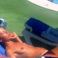 Topless :&nbsp;Pool Voyeur: Topless Girls At Poolside