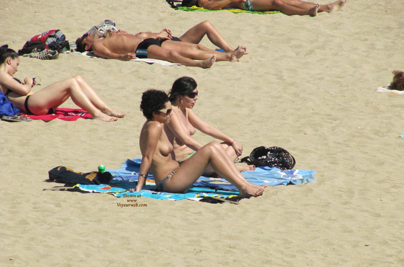 Pic #1 Beach Voyeur:&nbsp;Beach Voyeurs: A Topless Conversation