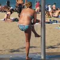 Pic #1 Beach Voyeur:&nbsp;Strong Blonde Showerings