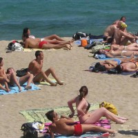 Pic #1 Beach Voyeur:&nbsp;Taking Out The Bra And Others