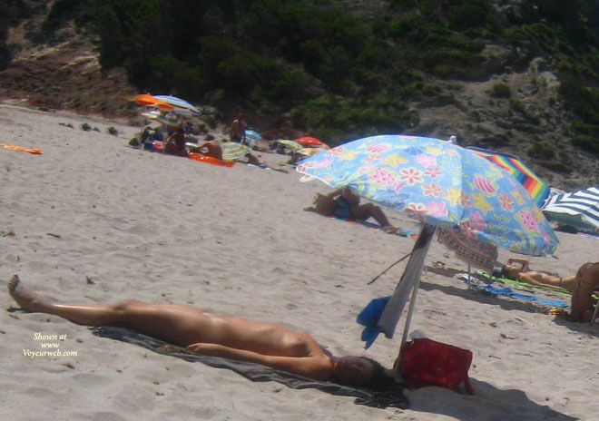 Pic #1 Beach Voyeur:&nbsp;Nude Sleeping Beauty