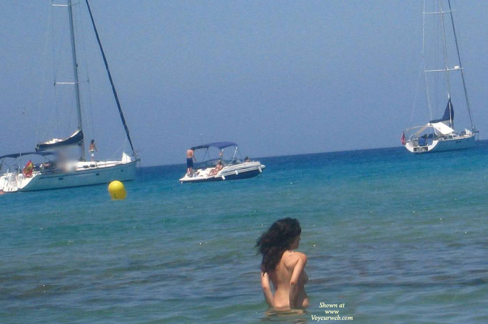 Pic #1 Beach Voyeur:&nbsp;Two Italian Girls