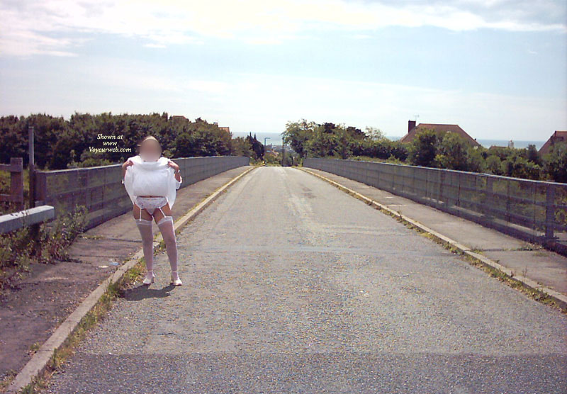 Pic #1 Topless Neighbor:&nbsp;Shrublands Milf Flashing A27 Bridge