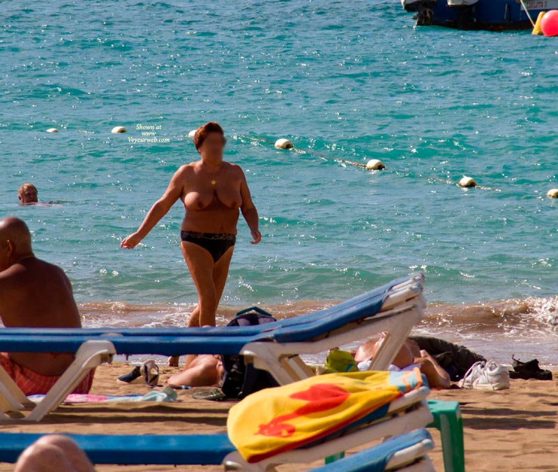 Pic #1 Topless Amateur:&nbsp;Beach Day 2