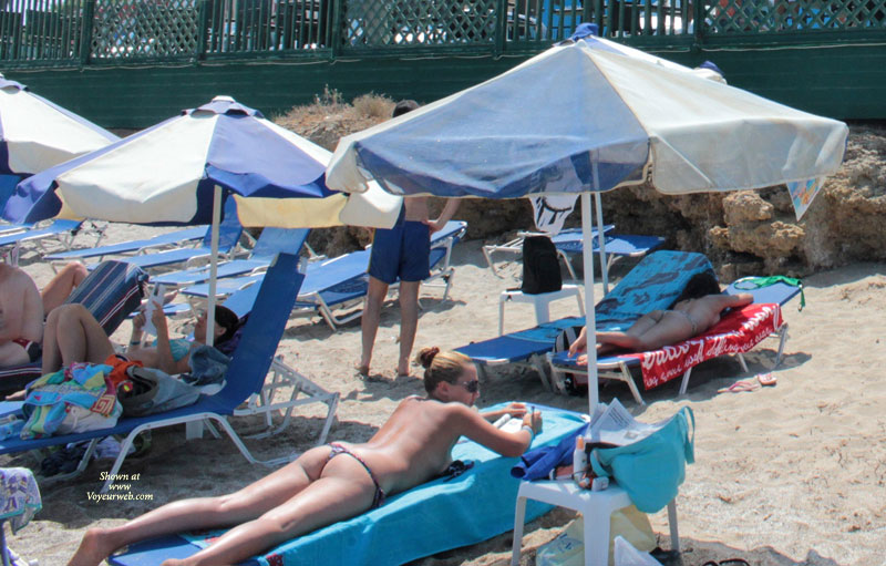 Pic #1 Beach Voyeur:&nbsp;Crete's Beach