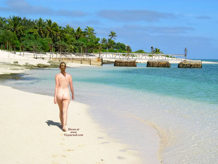 Pic #1 Sexy Woman On Beach