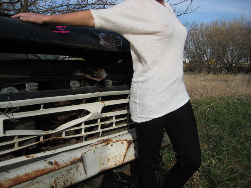 Pic #1 Old Ford Truck