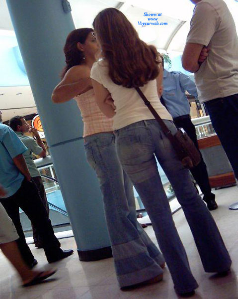 Pic #1 Brazil: Tight Jeans In The City Of Recife