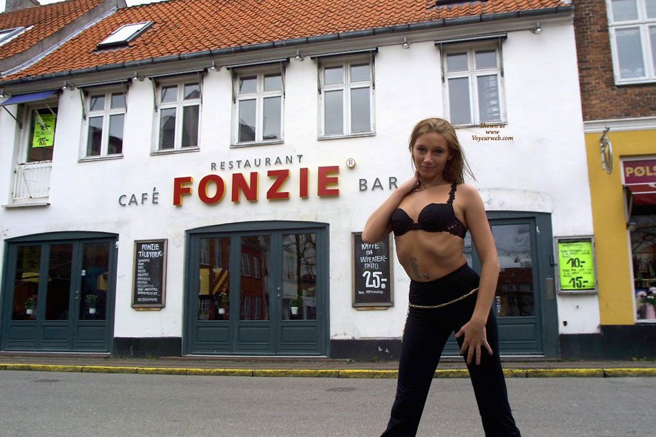 Pic #1 Topless Girl:&nbsp;*MFF Supercute Young Barmaid 1 - Topless Amateurs