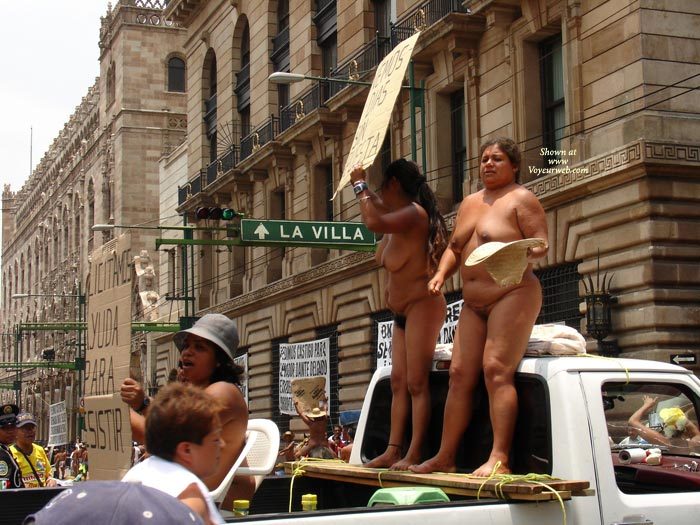 Pic #1 Mexico Df: Nude On Street