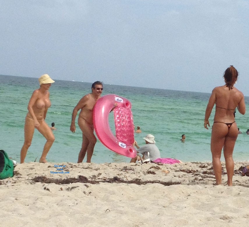 Pic #1 Asses @ Beach - Beach