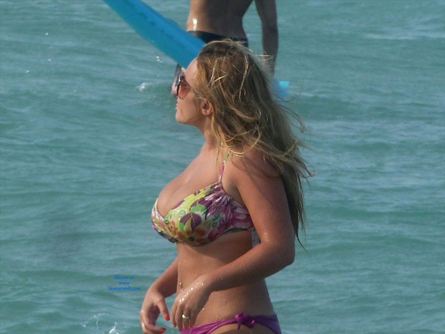 Pic #1 Small & Awesome Bikini or Nasty Topless - Beach