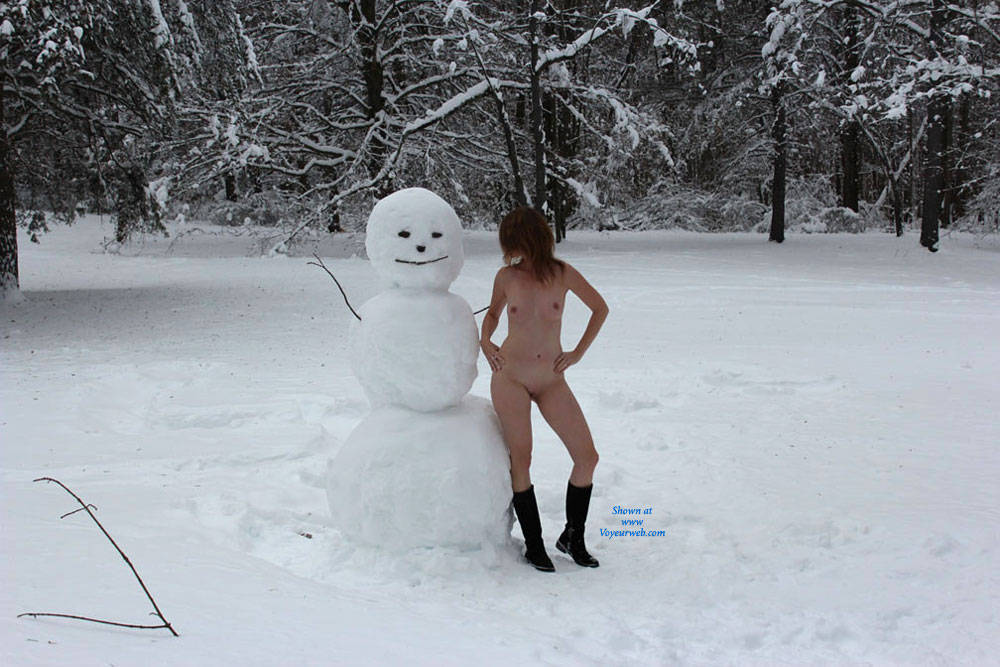 Pic #1 Happy Snowman - Brunette, Shaved, Small Tits